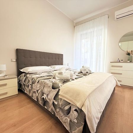 Dimora Del Corso Apartment Salerno Bagian luar foto