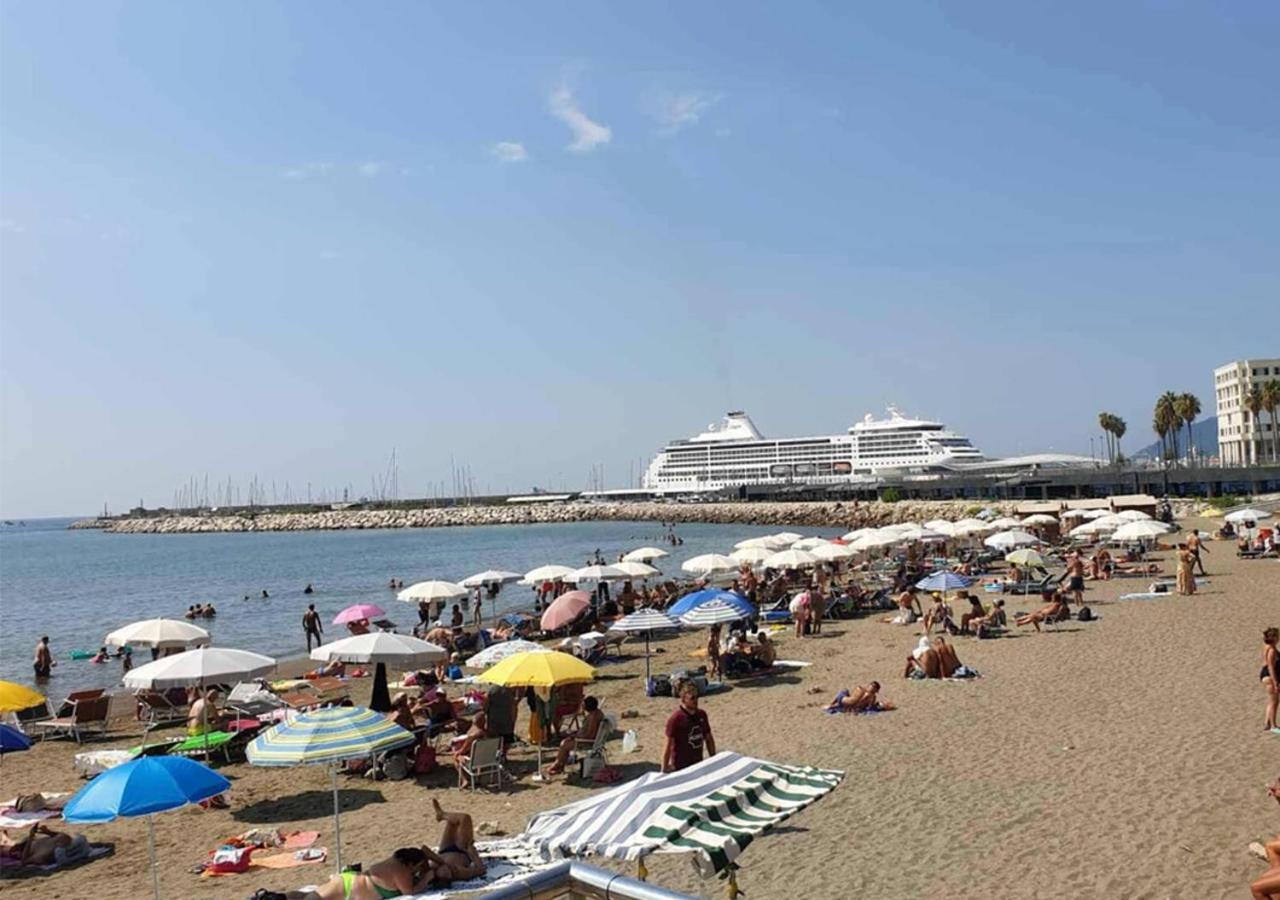 Dimora Del Corso Apartment Salerno Bagian luar foto