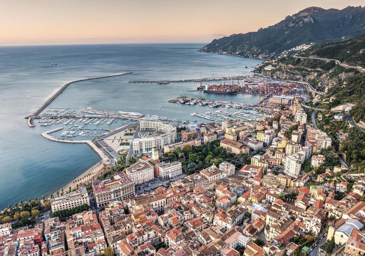 Dimora Del Corso Apartment Salerno Bagian luar foto